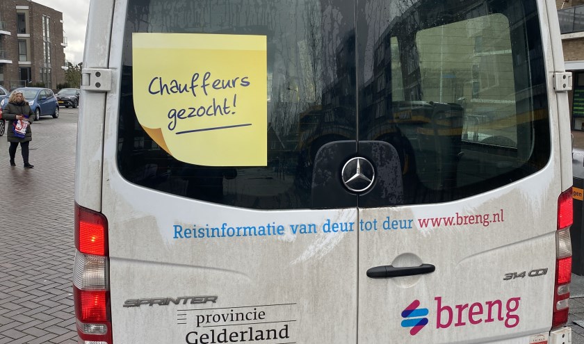 Achterzijde buurtbus. (foto: Jos Ouwerling)