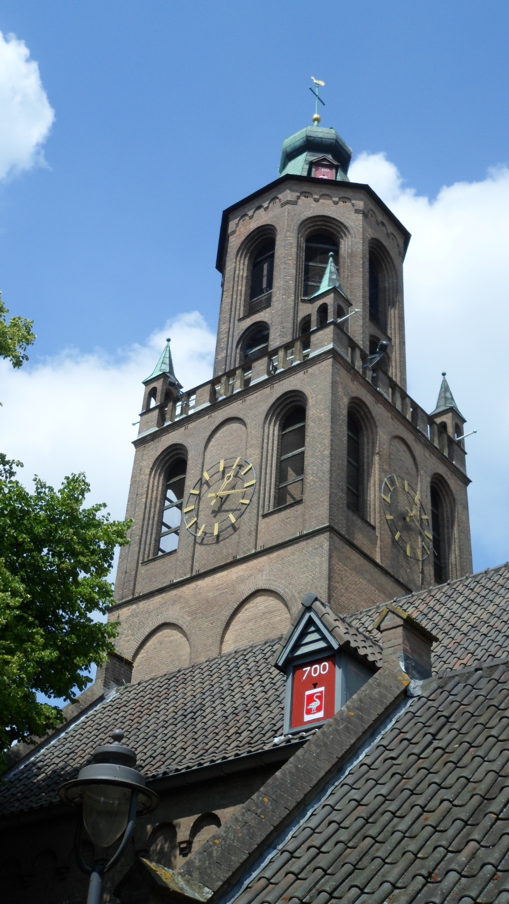 Kerktoren met carrilion. (foto: Kerk Huissen stad)