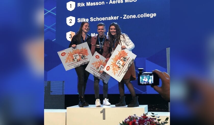 Links: Silke Schoenaker 2e plek - midden: Rik Masson 1e plek - rechts: Roos Maat 3e plek. (foto: Arianne Masson)