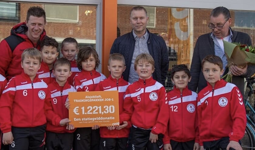 Team JO8-1 voor de Coop Dodewaard. (foto: John van Ingen)