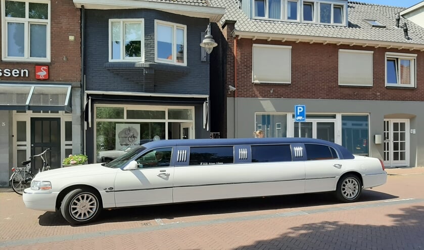 Limo in de Vierakkerstaat in Huissen. (foto: Corry Janssen)