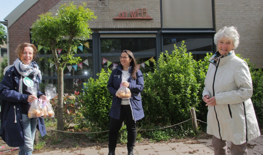 Wethouder Annelies Visser bedankt de scholen en kinderopvang. (foto: Peter Hendriks)