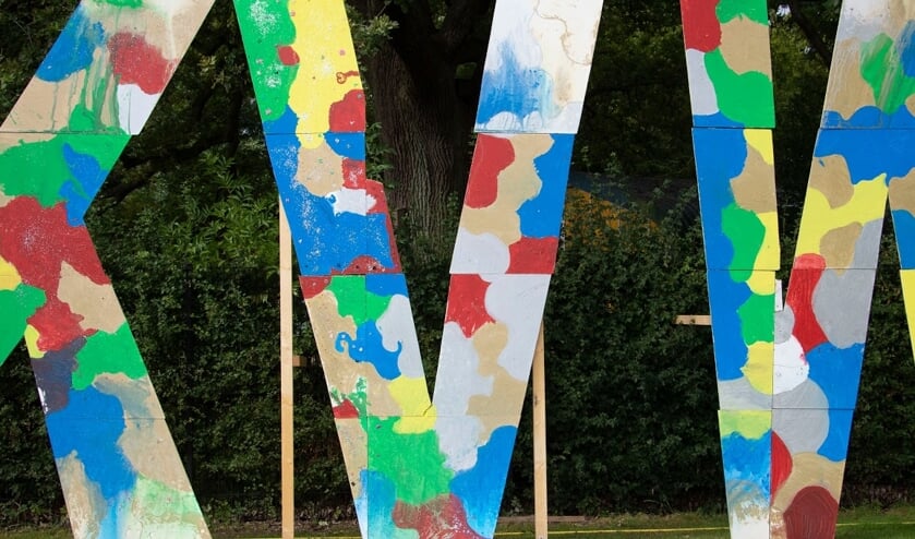 2019, door de deelnemende kinderen zijn de letters KVW beschilderd. (foto: Andrew Helder)
