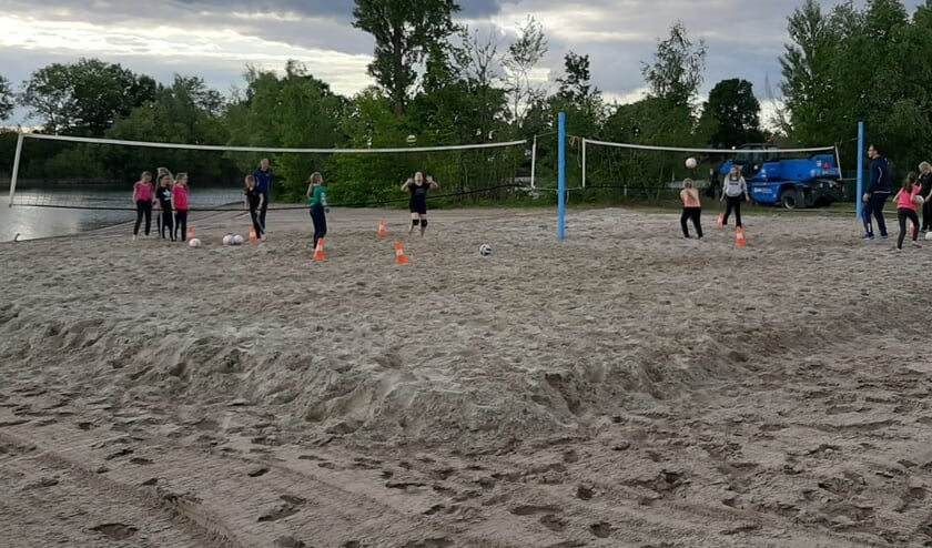 De jeugd is weer begonnen met trainen. (foto: Tweestroom)