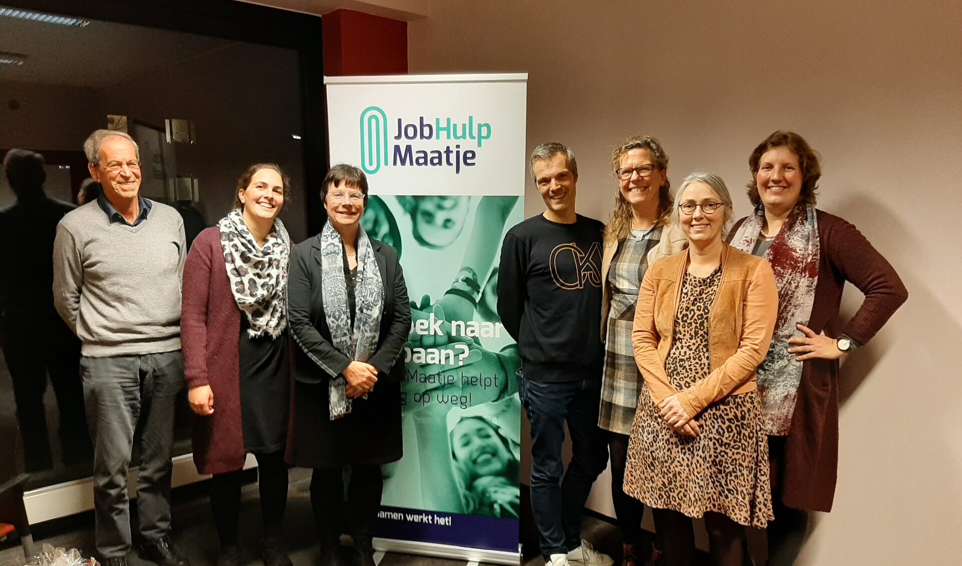Coördinatoren en vrijwilligers van JobHulpmaatje Rhenen. (foto: Maurits van Essen)