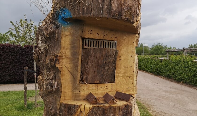 Detail biodiversiteitsboom nationaal Fruitpark Ochten. (foto: Stichting Het Appelland)