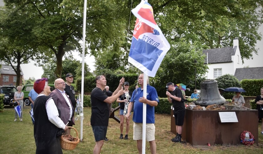 Puttense Vrijheidsvlag in top bij De Klok. (foto: Wim Woudt)