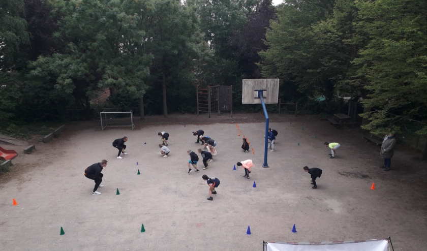 Clinic handbal op Daltonschool Rhenen. (foto: Patricia van Eldik)