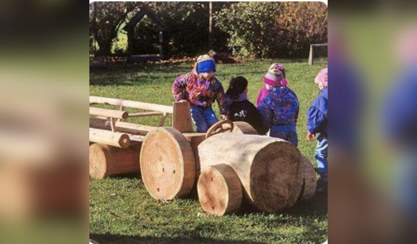 Voorbeeld houten speeltoestel.