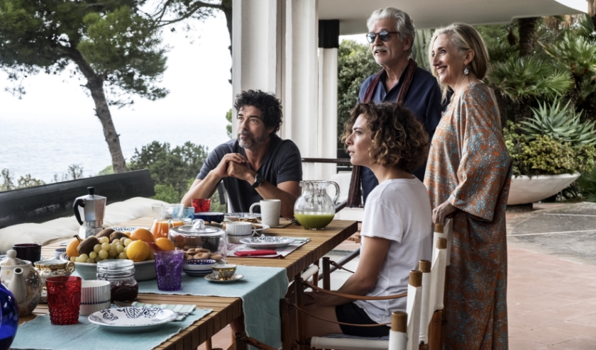 In de film Croce e delizia worden twee families samengebracht voor een huwelijk. (foto: Arti Film)
