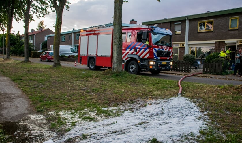 Kelder wordt leeggepompt. (foto: Waldie Rutten)