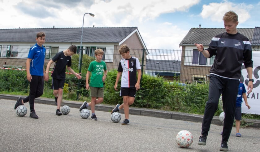 Streetstyle voetbalclinic. (foto: Mozaïek)