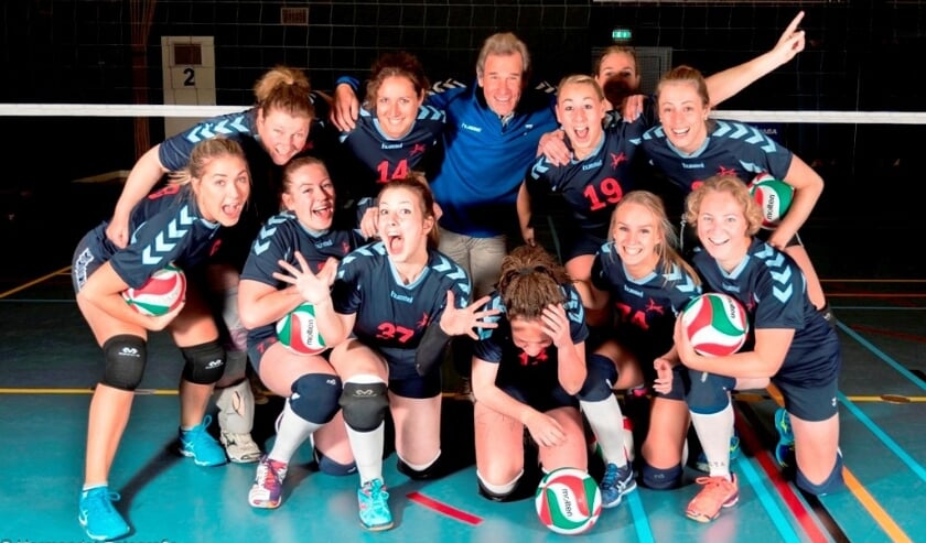 Volleybal voor jong en oud, sportief, competitief en sociaal met elkaar. (foto: Hermandat Fotografie)