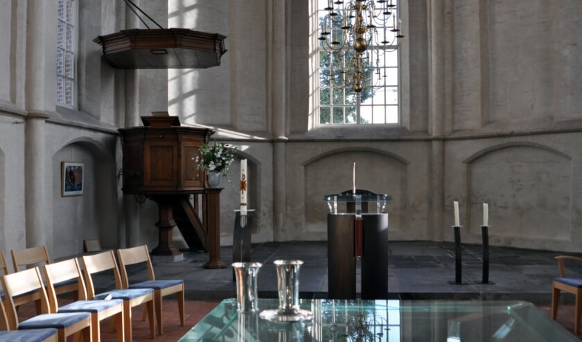 Interieur met kansel. (foto: Jannie Schaapman)