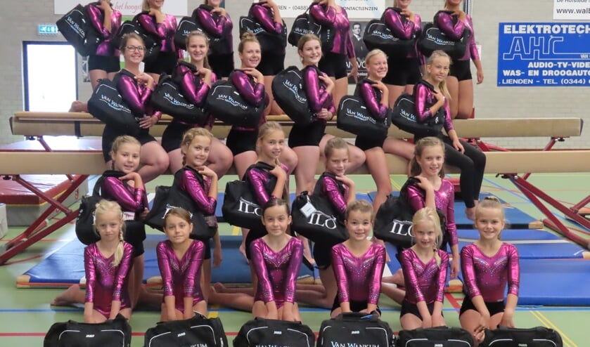 Turnsters met hun nieuwe tas. (foto: J. Harteman)