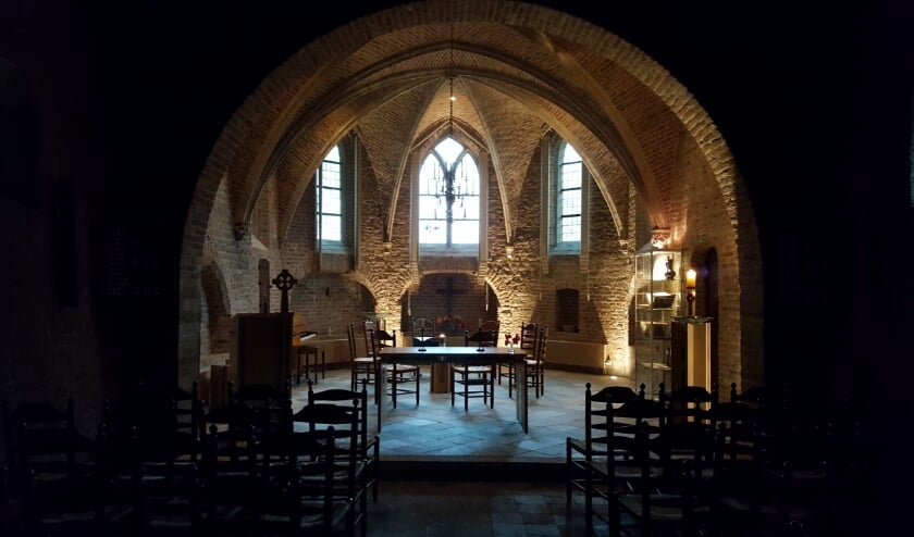 Binnenkant kerk Ressen.