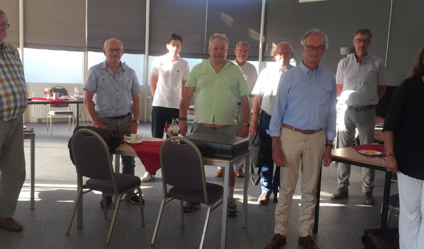 Van links naar rechts: Dick, Wout, Niels, Dies, Gerard, Jan, Theo, Lian, Aliek. (foto: Welzijn Rivierstroom)
