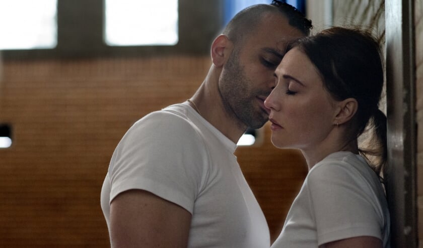 Marwan Kenzari en Carice van Houten. (foto: September Film)