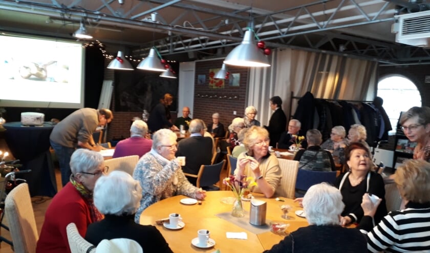 Een koffieochtend met gastspreker. (foto: KBO Huissen)