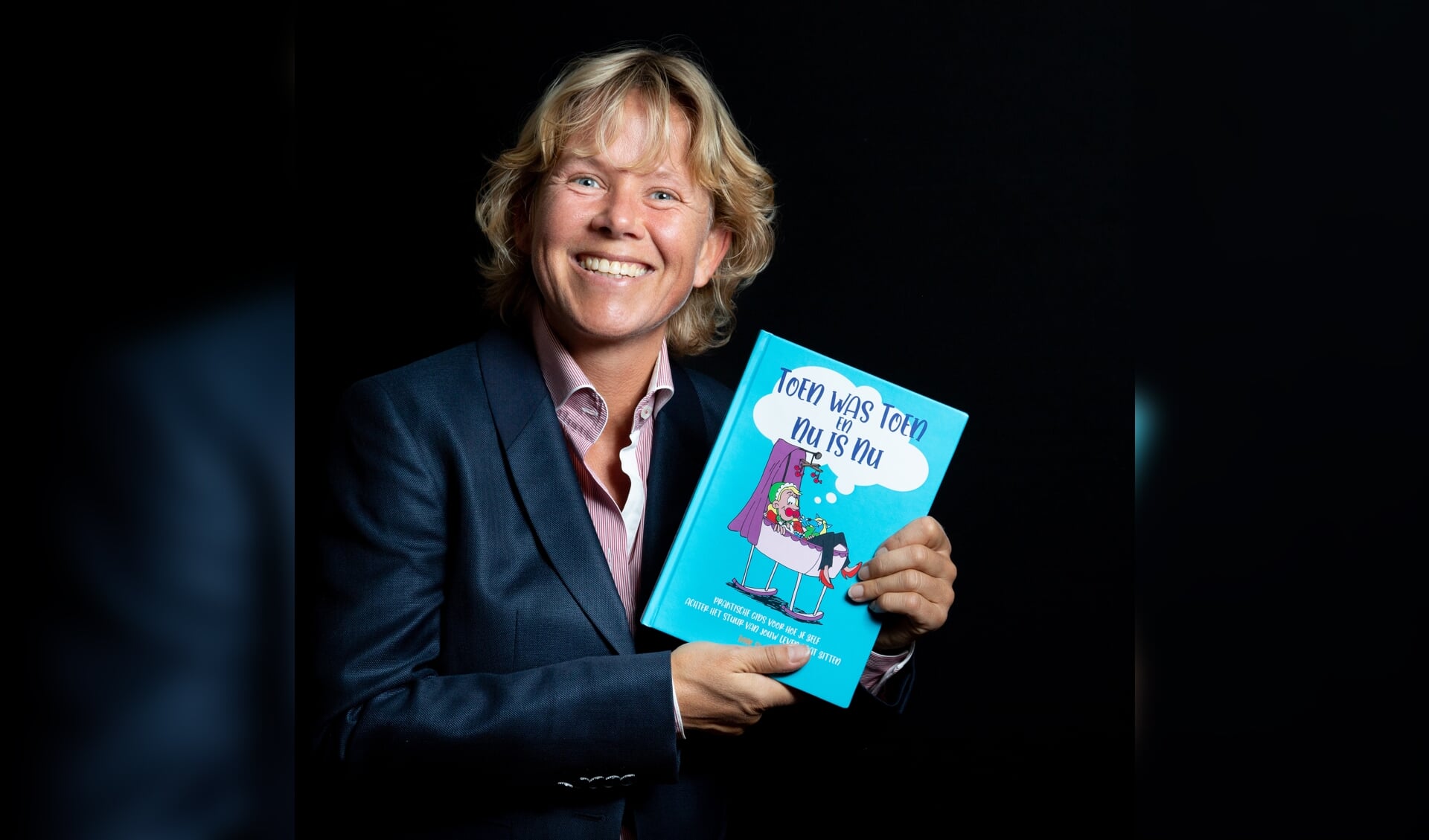 Auteur Inge Smale met haar boek 'Toen was Toen en Nu is Nu'