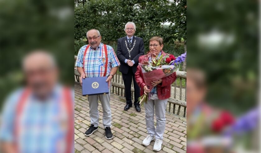 Anton en echtgenote Han Meussen met burgemeester Gradisen.