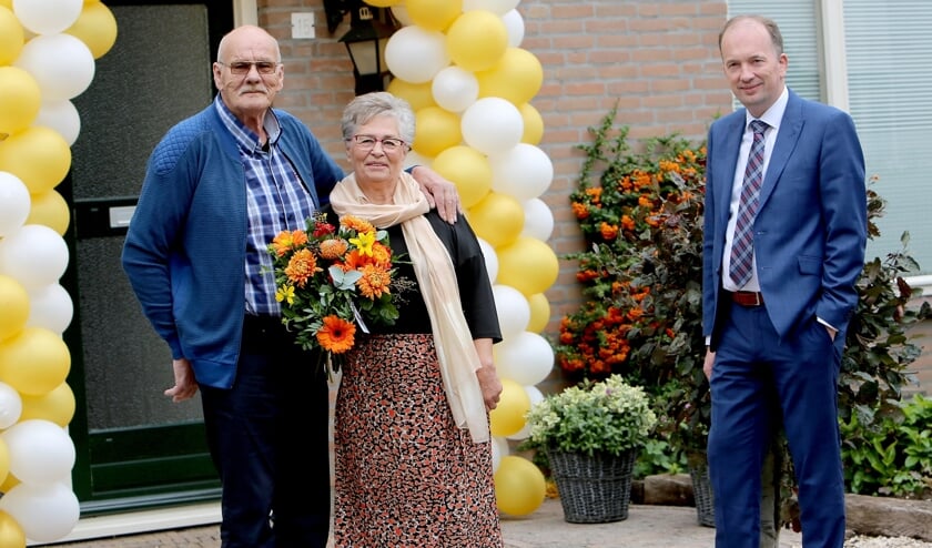 De heer en mevrouw Peters-Tito en wethouder Marien Klein (foto: 3Jet Fotografie - Ochten)