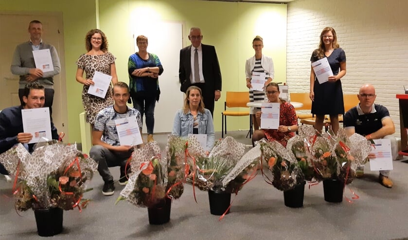 De gediplomeerden met de instructeur en de wethouder. (foto: Jan Heger)