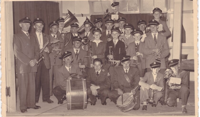 Harmonie Angeren 1955 (foto: archief Harmonie0