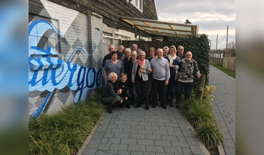 <p>Groepsfoto vrijwilligers high tea bij Watergoed Januari 2020, foto gemaakt door medewerker van Watergoed Slijk Ewijk</p>
