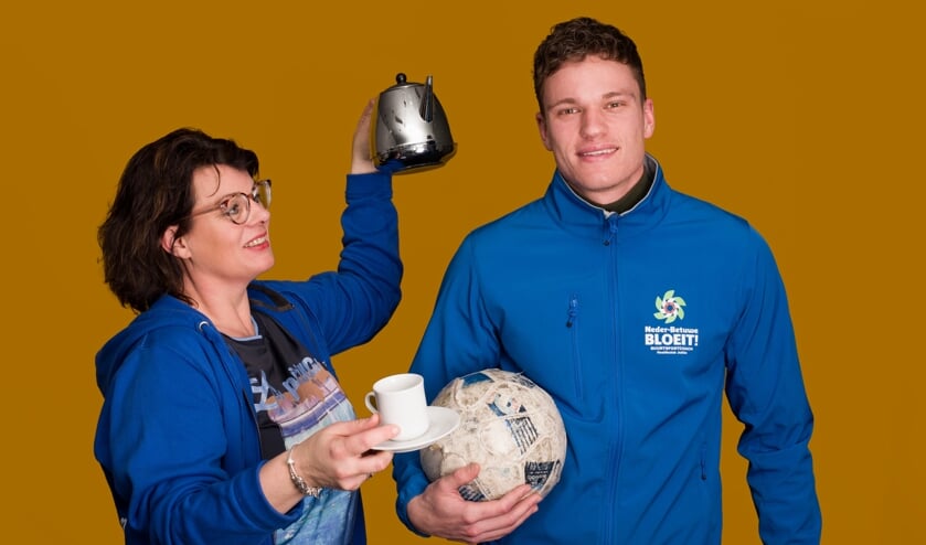 <p>De buurtsportcoach, Gerjan van Stralen en sociaal werker Esther Morren zullen meerdere sport- en welzijnsactiviteiten organiseren. (foto: Welzijn Rivierstroom)</p>