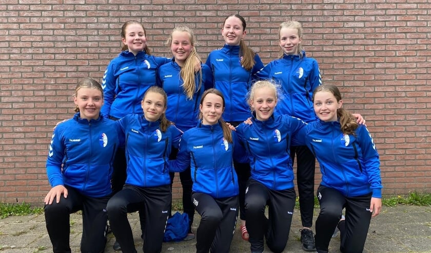 <p>Eén van de drie winnaars: De meiden C1 HV Huissen. (foto: J. Roelofs)</p>
