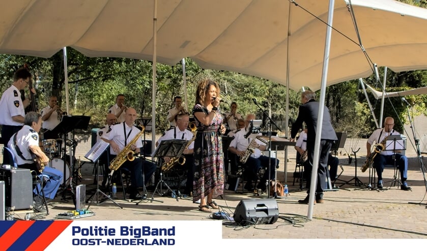 <p>Politie BigBand Oost-Nederland.</p>