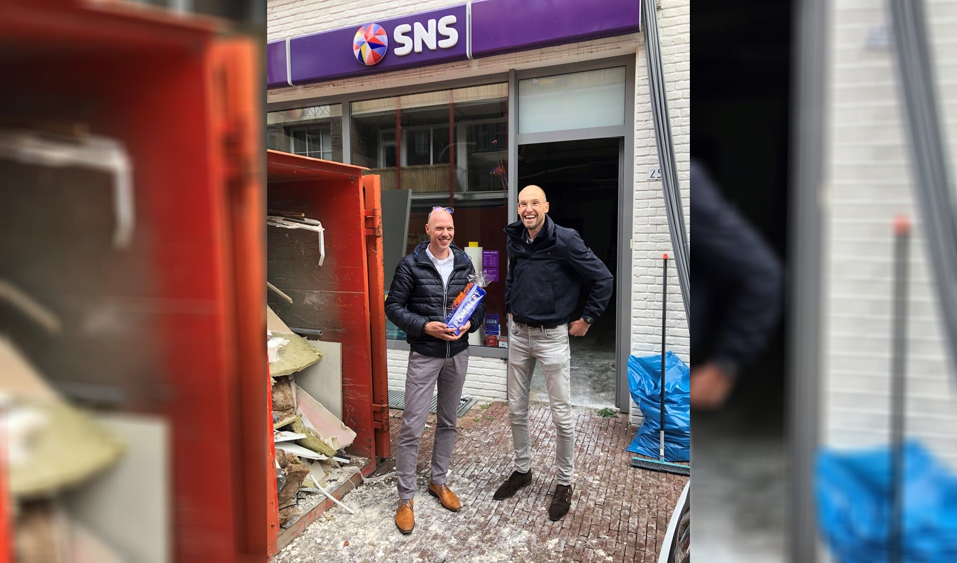 Robert Vink en Rienk van der Ley, franchisenemers van de vernieuwde SNS Winkel in Arnhem.