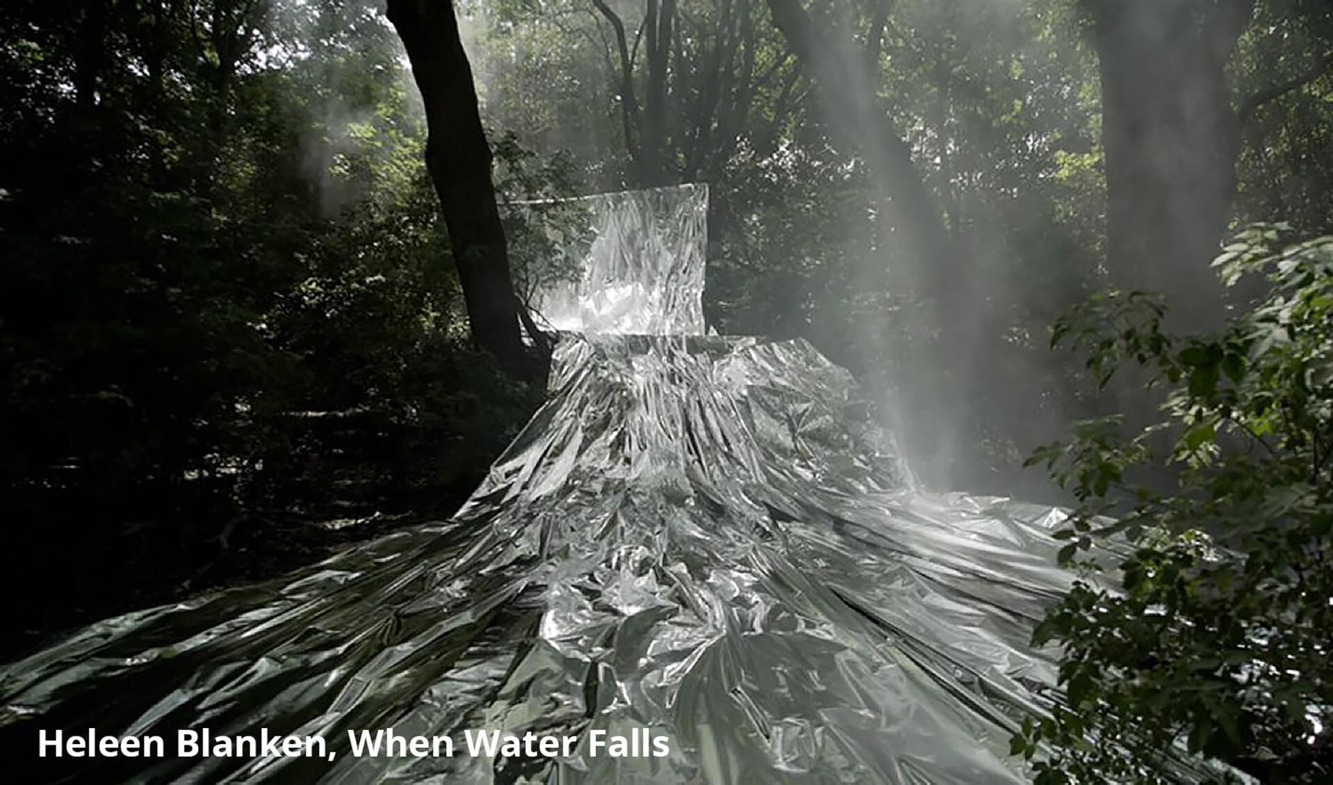 Kunstwerk When Water Falls. 