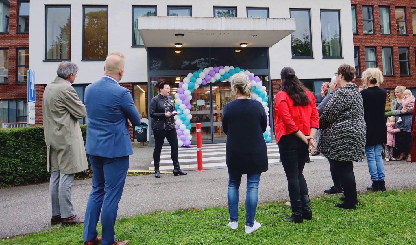 Feestelijk samenzijn bij onthulling keurmerk.