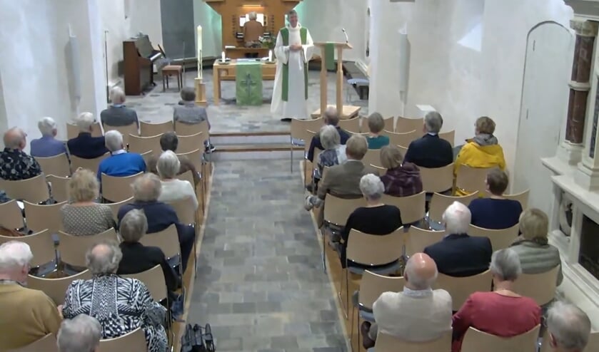 <p>Viering in de Sint-Joriskerk in Heumen.</p>