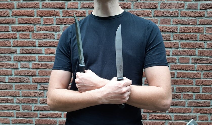 Steekwapens in huis? Loop er niet mee rond maar lever het in! Anoniem.