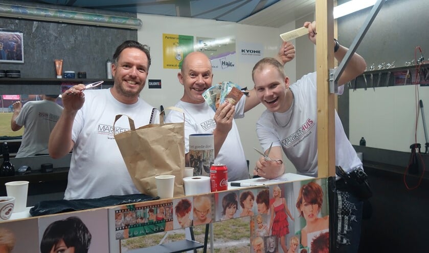 Het team van kapsalon 'Zegt u het maar'.