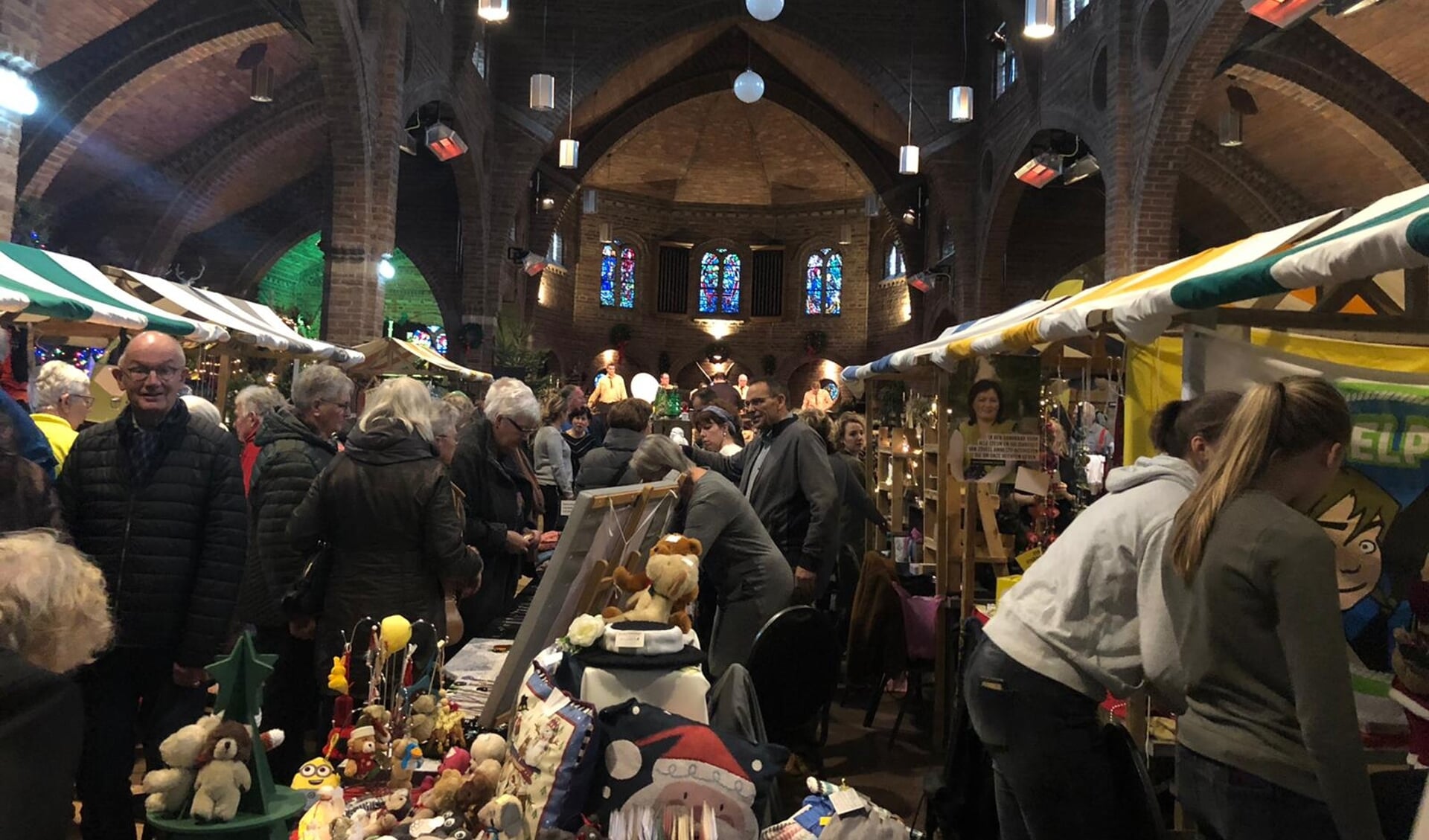 Gezellige kerstmarkt in 2019. (foto: Archief Zandse Kerk)