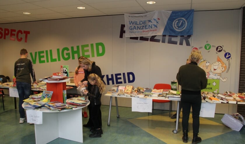 <p>Boekenmarkt in de Sint-Martinusschool Millingen.</p>