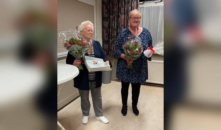 <p>Johanna Kniest en Ella Sluiter. (foto: Dora Kloppenburg)</p>