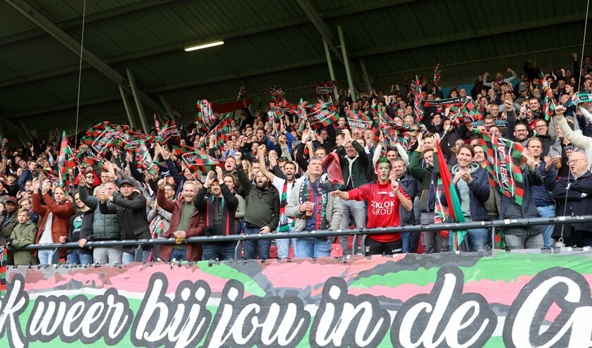 Volop sfeer tijdens NEC-Vitesse. (Foto: Broer van den Boom/Orange Pictures)