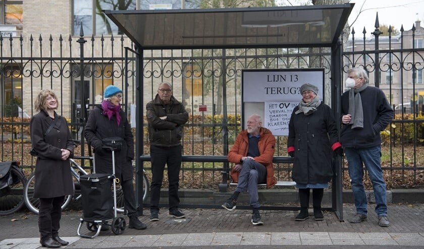 De actievoerders, vlnr. Hennie Noordzij, Adri du Pont, Gerrit Dassen, Gerard Veenstra, Lyda Visser en Paul Janse.