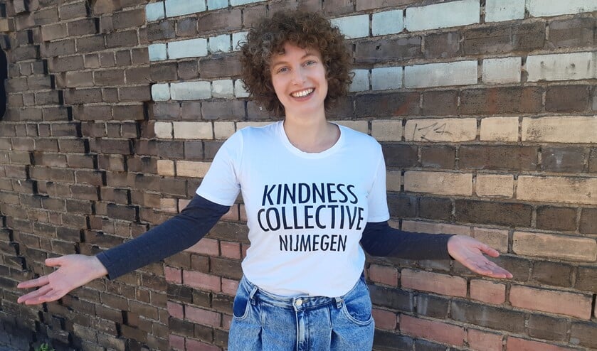 Rosalie van Woezik is één van de vijf leden van Kindness Collectief Nijmegen en doet graag iets aardigs voor iemand anders. 