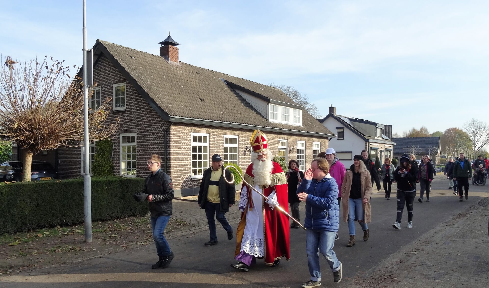 Sinterklaas met wandelaars Uniek Wandelen Nederland. 
