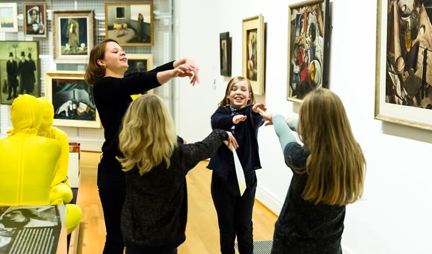 Voormalig kinderdirecteur Liv van der Aar in actie.