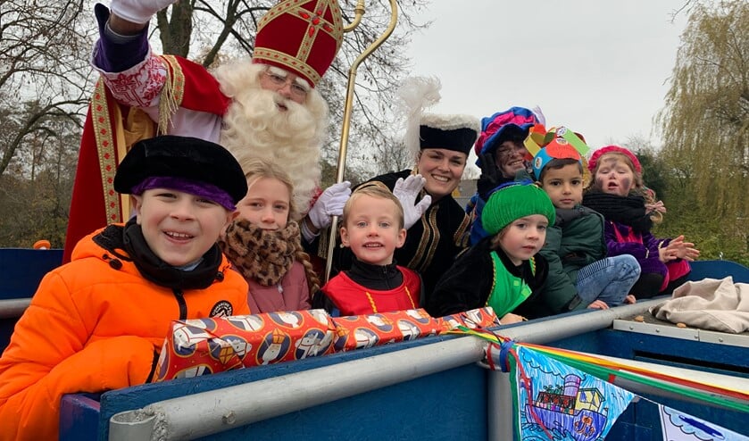 Evie, Ahmad, Daan, Suze, Mads en Tygo beleven de reis van hun leven