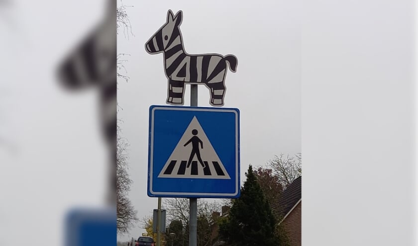 <p>Bijzonder toevoegsel op verkeersbord in Groesbeek.</p>
