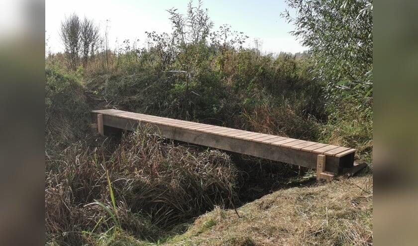 <p>Nieuwe brug over de Zeegsloot in Bemmel. </p>