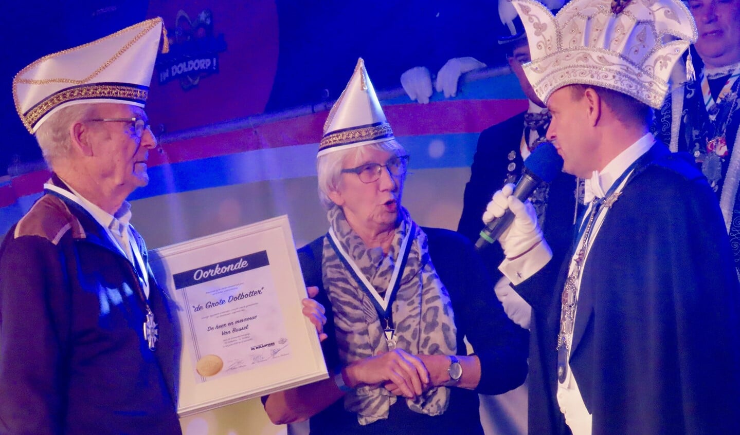 Willem en Riek van Bussel zijn helemaal in hun nopjes met de onderscheiding